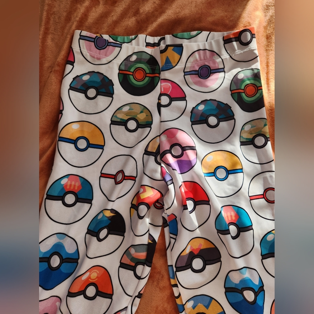 Poké Ball Leggings - Picture 2 of 5